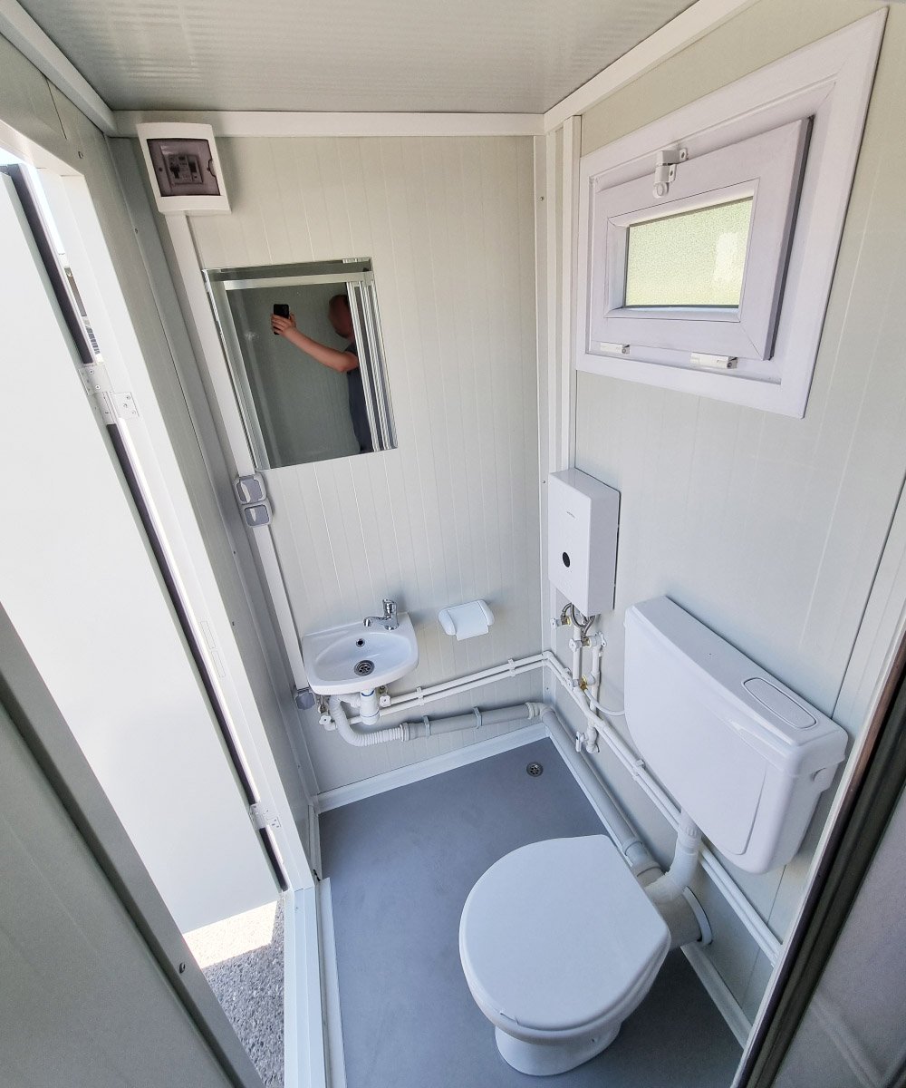 Großer Sanitärcontainer mit WC, Dusche und Warmwasser – RAL 9002 Weiß – Bild 8