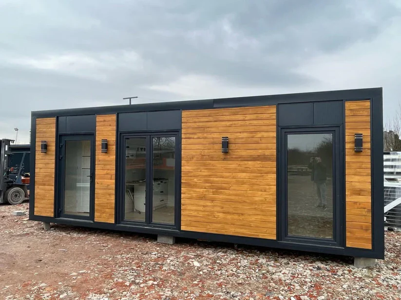 Großer Bürocontainer 8,0×3,0m mit Duschkabine und Küchenmöbeln – Bild 9