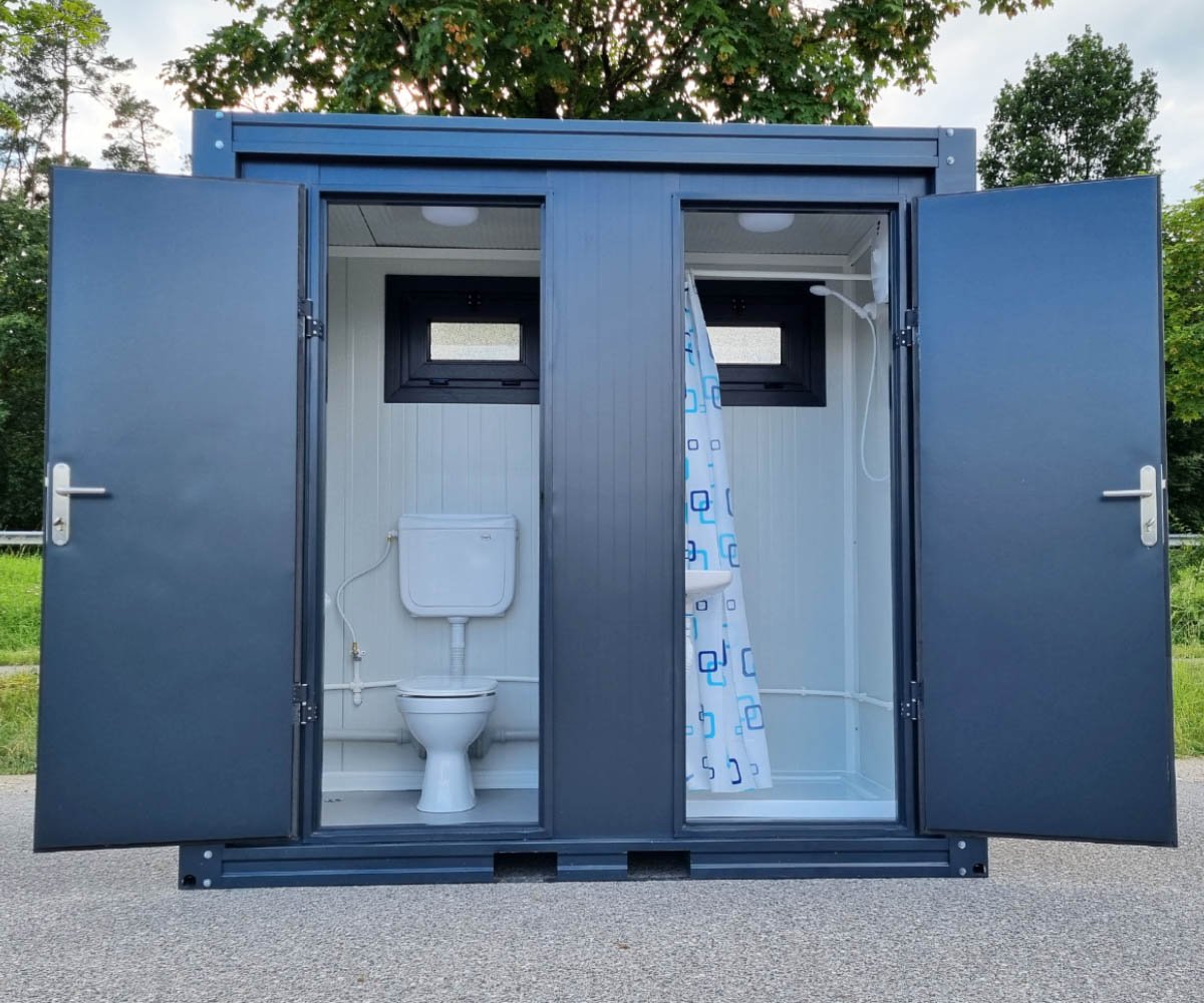 Sanitärcontainer mit Dusche, WC und Pissoir – RAL 7016 Anthrazitgrau