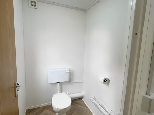 Maßgefertigtes 32 Fuß × 10 Fuß großes Kabinenbüro + Kantine + 1+1 WC-Waschräume, vandalensicher – Bild 6