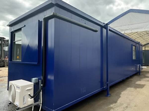 Maßgefertigtes 32 Fuß × 10 Fuß großes Kabinenbüro + Kantine + 1+1 WC-Waschräume, vandalensicher – Bild 10