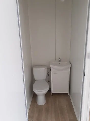 18 m2 gewerblicher Bürocontainer mit Toilette – Bild 3