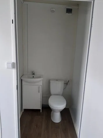 Sozialcontainer 17 m² + Büro + Toilette, goldene Eiche – Bild 5